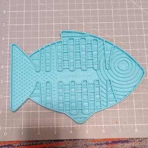 Aqua Fish-Shaped Lick Mat for Pets